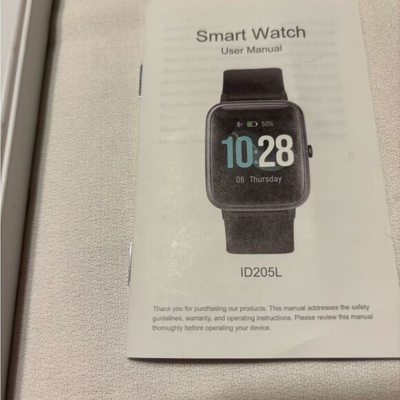 Sleek Black Smartwatch with Digital Display - Picture 4 of 9